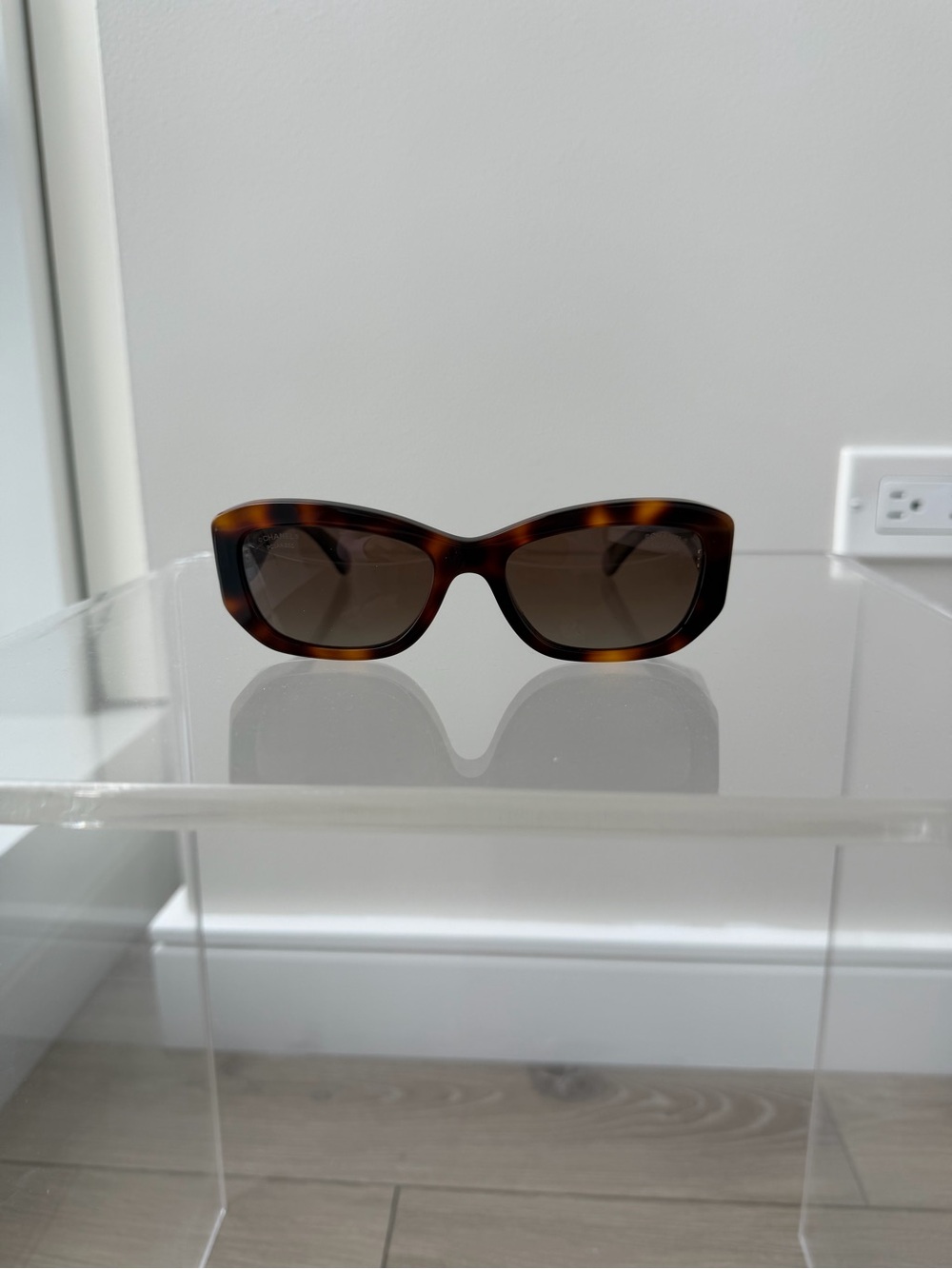 CHANEL Tortoiseshell Cat-Eye Sunglasses with Brown Lenses